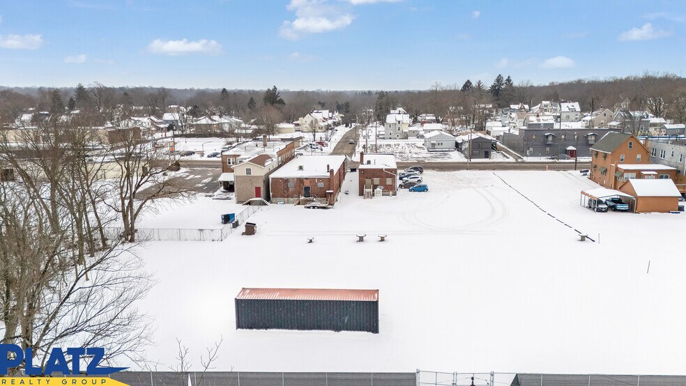 More Photos Of 1586 Mahoning Ave, Youngstown Storefront For Lease