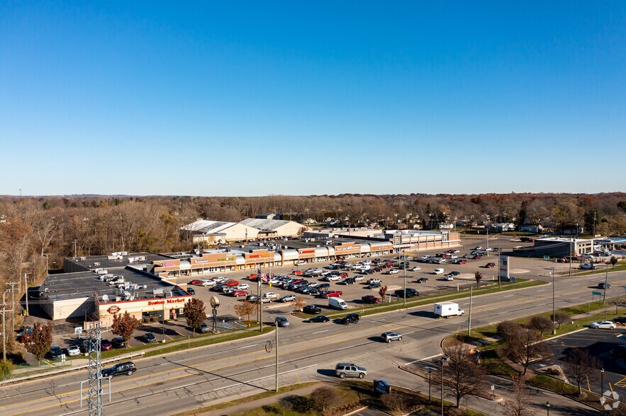 More Photos Of 5012-5160 Highland Rd, Waterford Supermarket For Lease