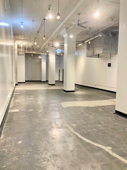 More Photos Of 7000 Romaine St, Los Angeles Showroom For Lease