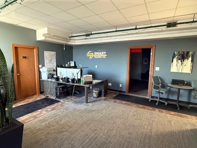 More Photos Of 1350 Woodswether Rd, Kansas City Flex For Lease