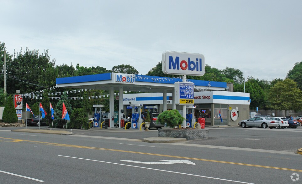 Primary Photo Of 950 Carmans Rd, Massapequa Park General Retail For Lease