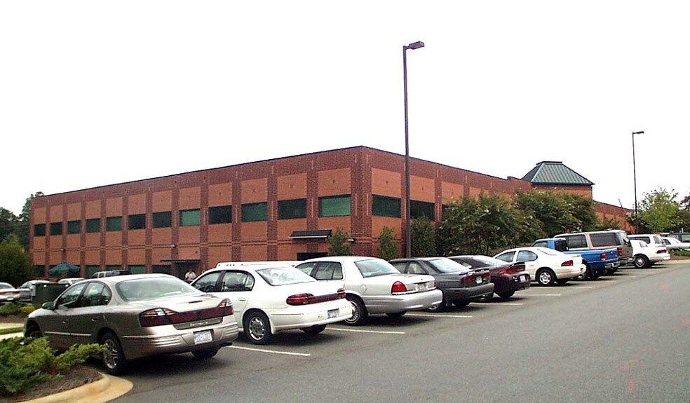 More Photos Of 2800 Westoak Dr, Charlotte Office For Lease