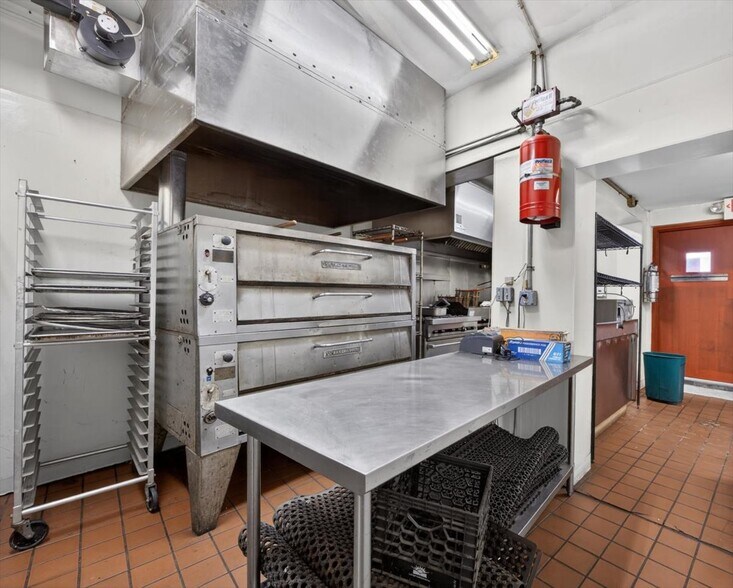 More Photos Of 650-654 S Main St, Wilkes-Barre Bar For Sale
