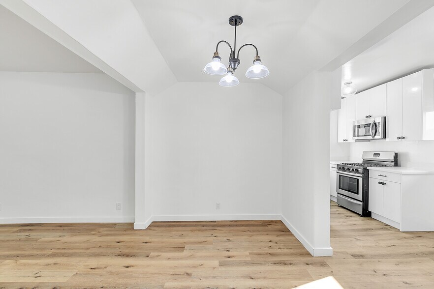 More Photos Of 1625 Vineyard Ave, Los Angeles Apartments For Sale