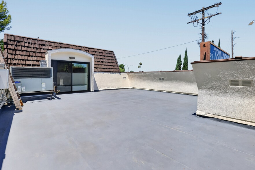More Photos Of 4925 Sepulveda Blvd, Sherman Oaks Office For Sale