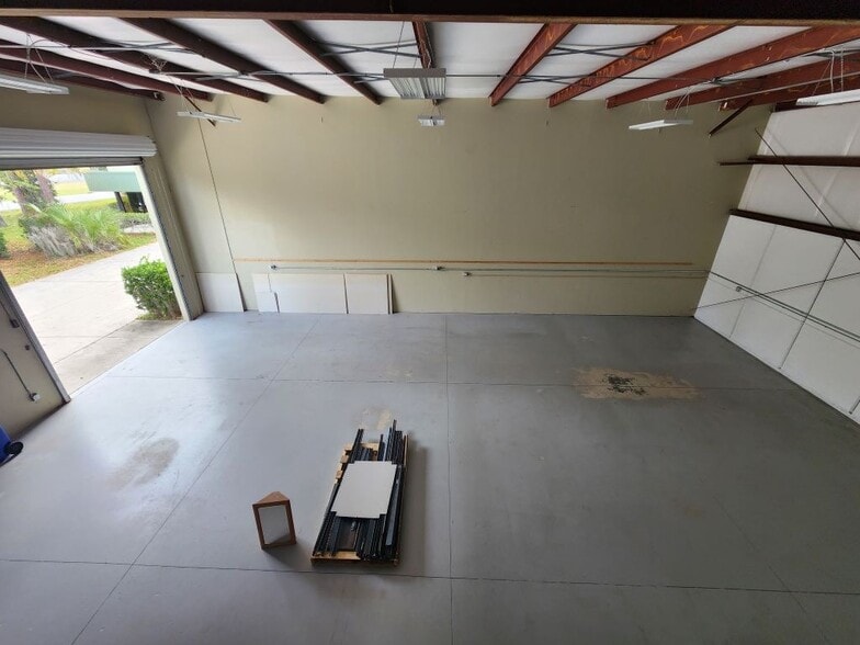 More Photos Of 2808 Hibiscus Dr, Edgewater Flex For Lease