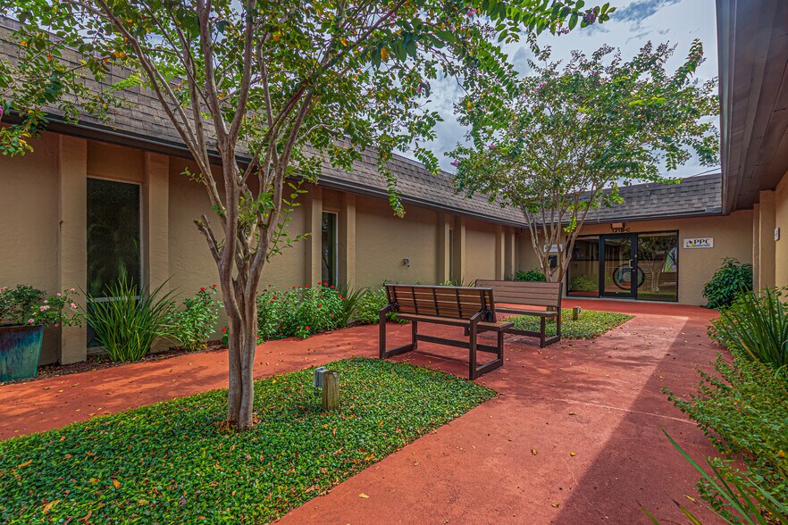 More Photos Of 119 W Plymouth Ave, Deland Unknown For Lease