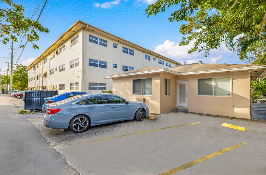 More Photos Of 1942 Monroe St, Hollywood Apartments For Sale