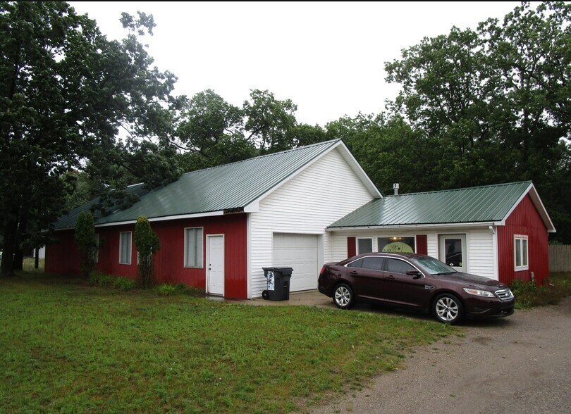 Primary Photo Of 4735 S Straits Hwy, Indian River General Retail For Sale