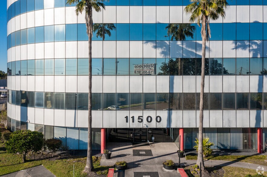 More Photos Of 11500 Northwest Fwy, Houston Office For Lease