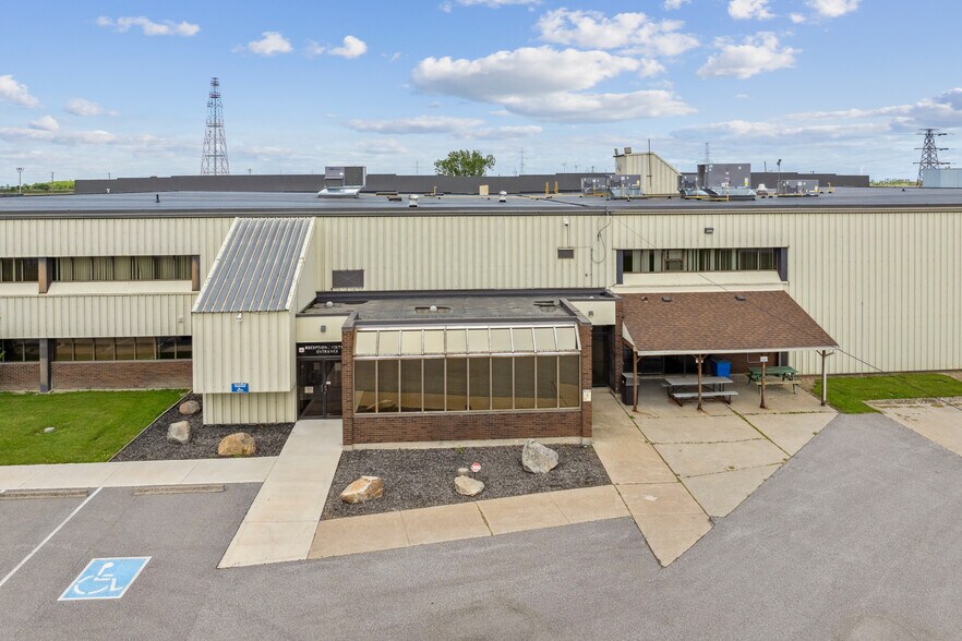 More Photos Of 189 Queen St N, Chatham-Kent Warehouse For Lease