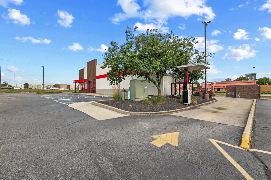 More Photos Of 6007 Gateway Dr, Plainfield Fast Food For Sale