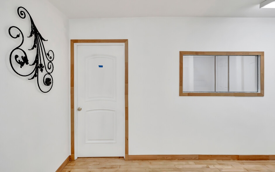 More Photos Of 830 S Main St, Santa Ana Freestanding For Sale