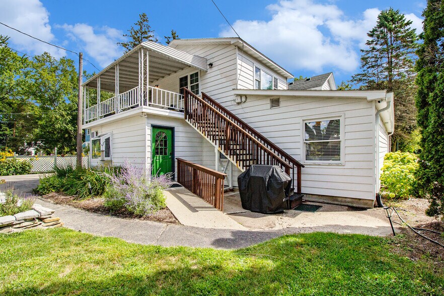 More Photos Of 155 N Main St, Village of Clarkston Hospitality For Sale