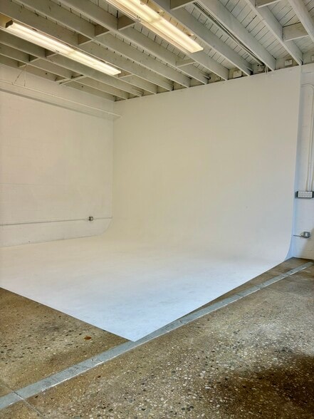More Photos Of 2228 Barry Ave, Los Angeles Warehouse For Lease