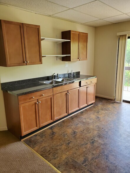 More Photos Of 450 Maple Ave E, Vienna Medical For Lease