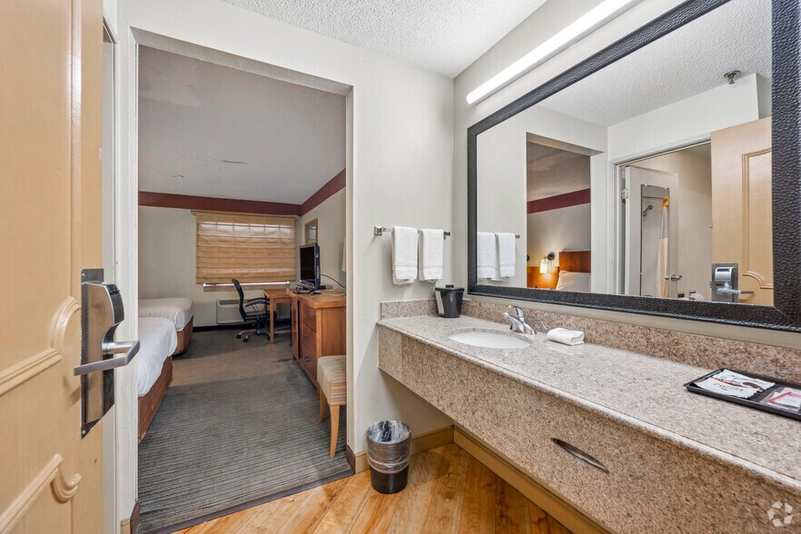 More Photos Of 2919 Warm Springs Rd, Columbus Hotel For Sale