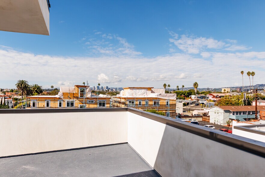 More Photos Of 5209 W 20th St, Los Angeles Multifamily For Sale