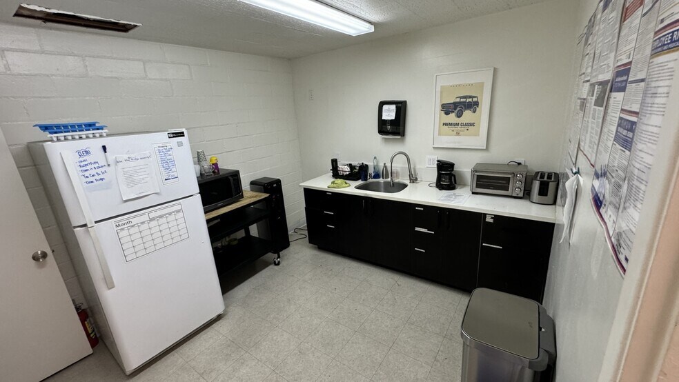 More Photos Of 1535 Rosecrans Ave, Gardena Warehouse For Lease