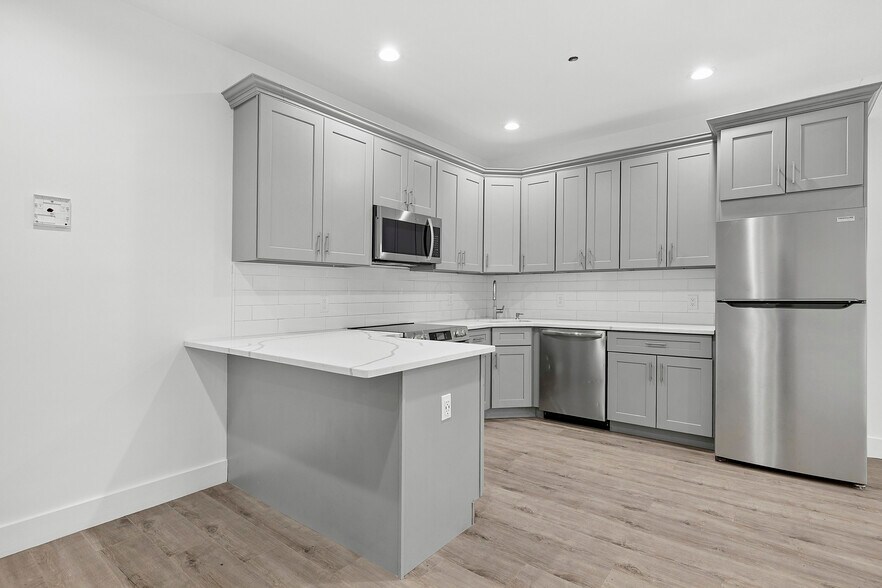 More Photos Of 533 Greenwich St, Hempstead Apartments For Sale