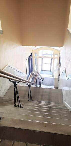 More Photos Of 405-407 SE Central Ave, Minneapolis Office For Lease