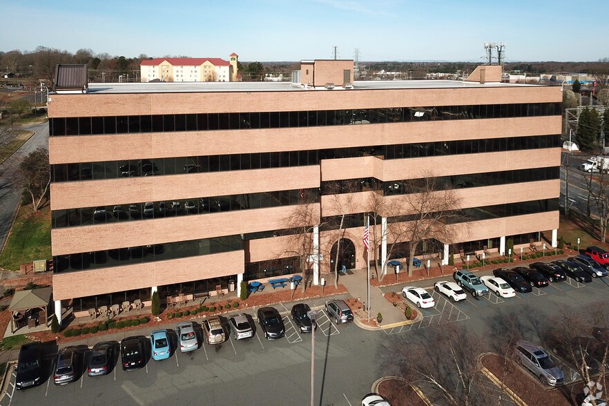 More Photos Of 799 Hanes Mall Blvd, Winston-Salem Office For Lease
