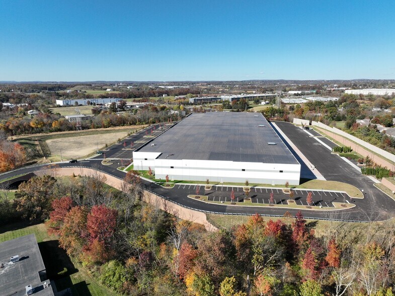 More Photos Of 1600 Delp Dr, Harleysville Distribution For Lease