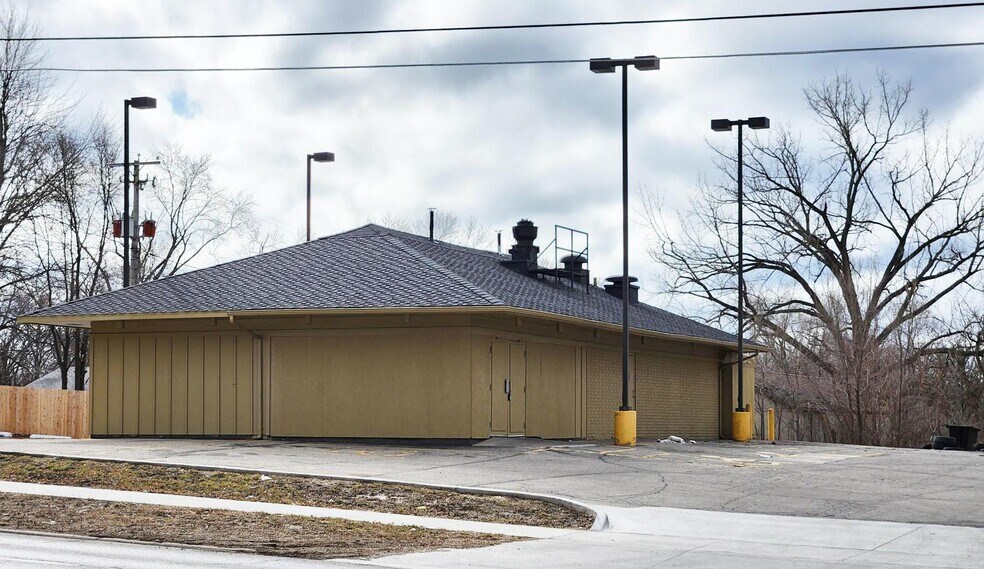 Primary Photo Of 1600 Euclid Ave, Des Moines Fast Food For Sale