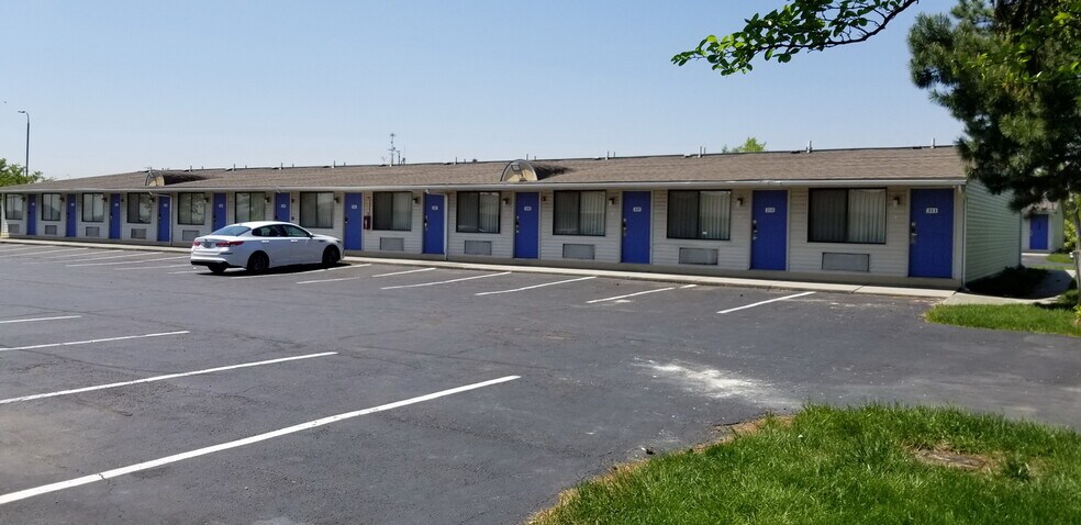 More Photos Of 870 US-42 NE, London Hotel For Sale