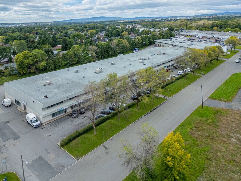 More Photos Of 925 Av Newton, Québec Manufacturing For Lease