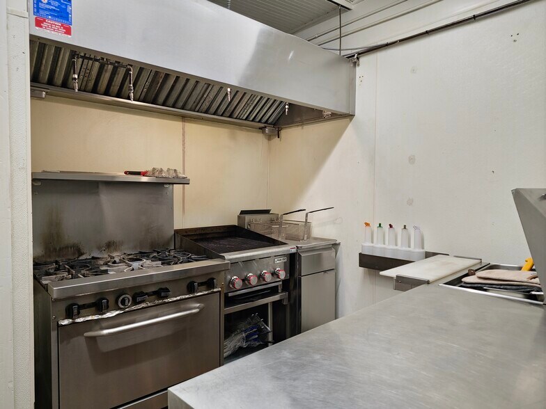 More Photos Of 1011 Front St, Evanston Restaurant For Lease
