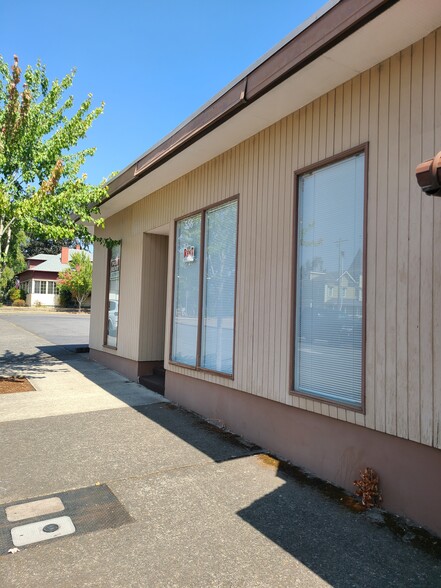 Primary Photo Of 556-584 N Third Ave, Stayton Freestanding For Lease