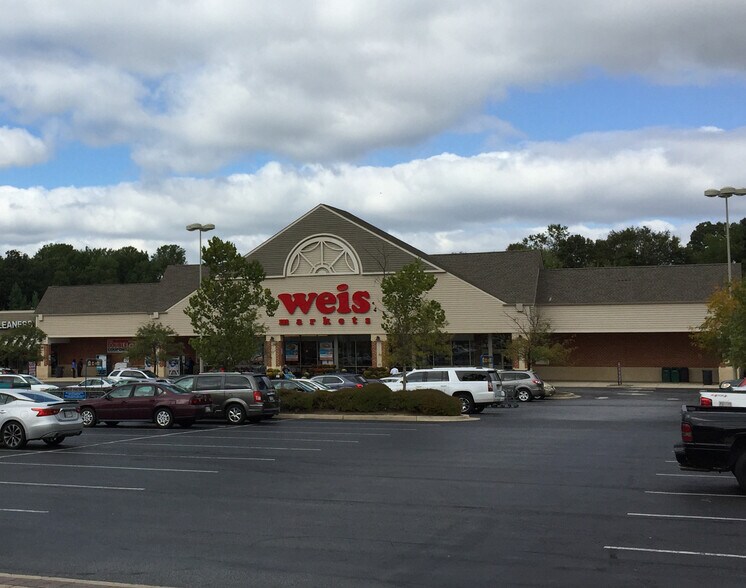Primary Photo Of 15789 Livingston Rd, Accokeek Storefront For Lease