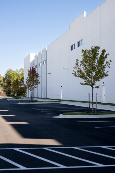 More Photos Of 7917 Fernham Ln, District Heights Warehouse For Lease