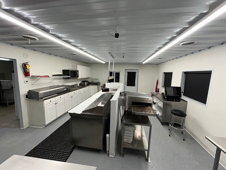 More Photos Of 1002 Cross st, Robinson Restaurant For Sale