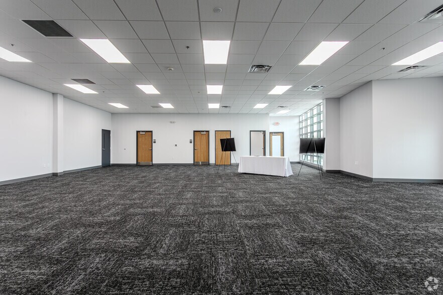 More Photos Of 3400 Southpark Pl, Grove City Warehouse For Lease