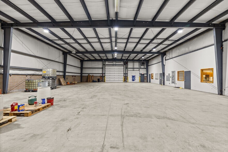 More Photos Of 9505 Emahiser rd, Caledonia Distribution For Sale