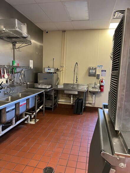 More Photos Of 13423 Beach Blvd, Jacksonville Unknown For Lease