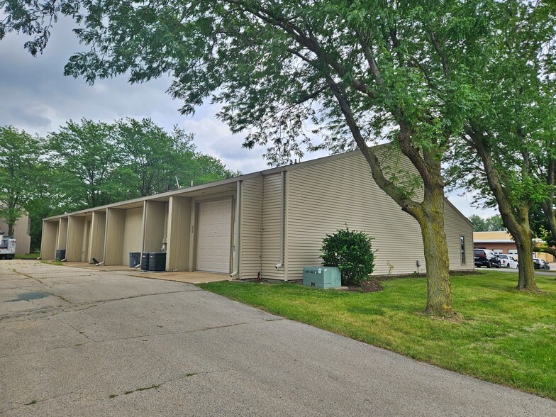 More Photos Of 7117 Clinton Rd, Loves Park Loft Creative Space For Lease