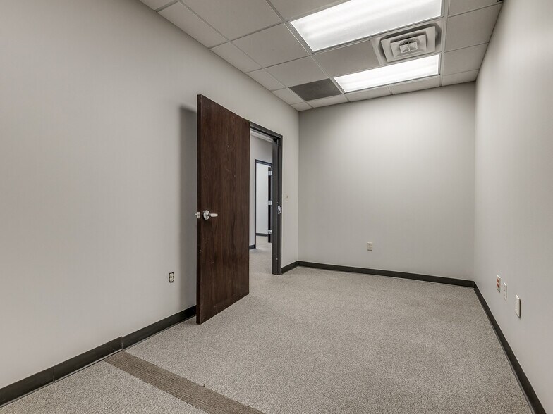 More Photos Of 3101 W Tecumseh Rd, Norman Office For Lease