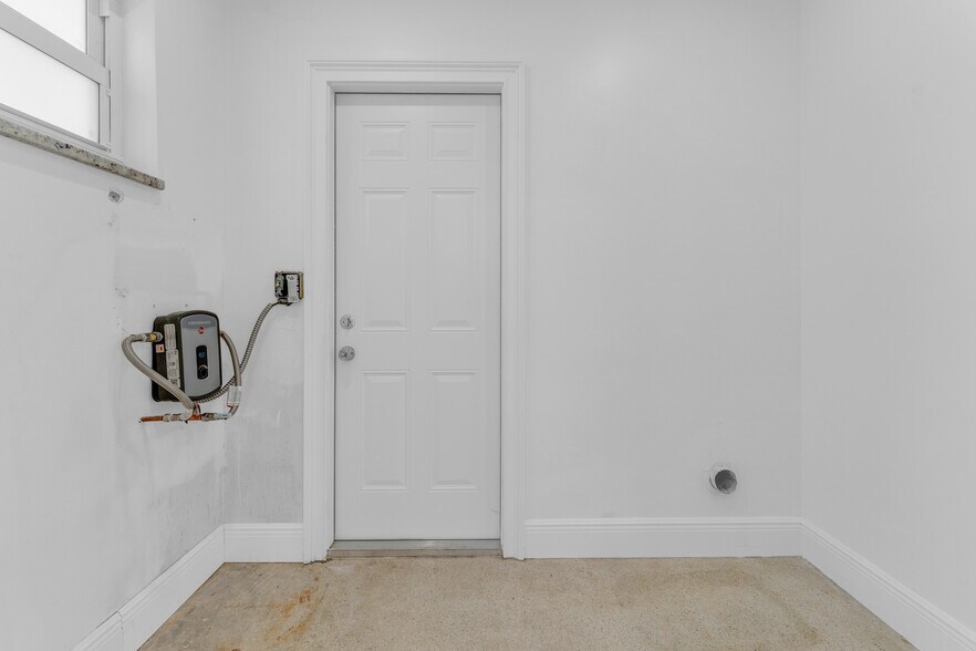 More Photos Of 5820 Sheridan St, Hollywood Office For Lease