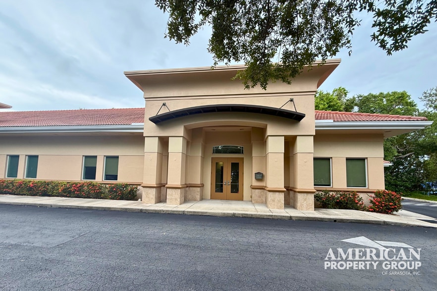 More Photos Of 5715 21st Ave W, Bradenton Medical For Sale