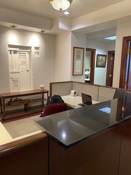 More Photos Of 8949 Manchester Rd, Brentwood Freestanding For Lease