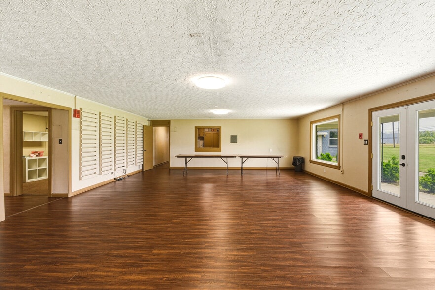 More Photos Of 13908 Dixie Hwy, Louisville Religious Facility For Sale