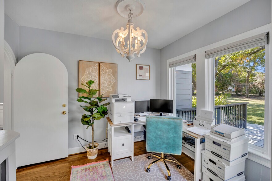 More Photos Of 1500 W Abram St, Arlington Medical For Lease