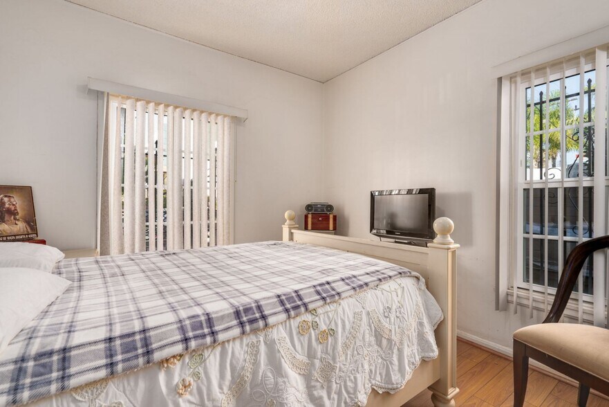 More Photos Of 1428 N Kenmore Ave, Los Angeles Apartments For Sale