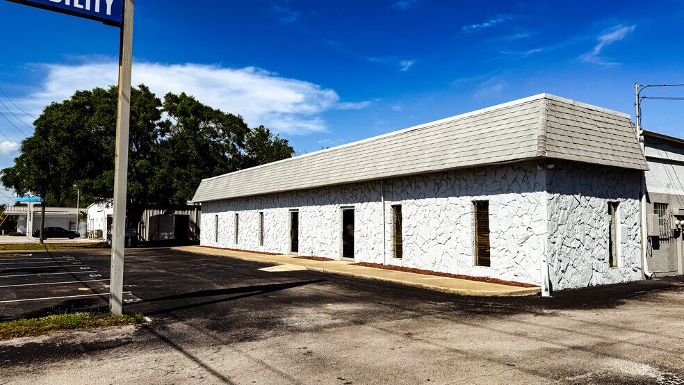 More Photos Of 14605 49th St N, Clearwater Light Distribution For Lease