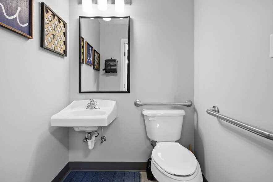 More Photos Of 360 Plaza Dr, Columbus Medical For Sale