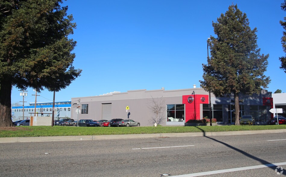 More Photos Of 2700 Shattuck Ave, Berkeley Auto Dealership For Lease