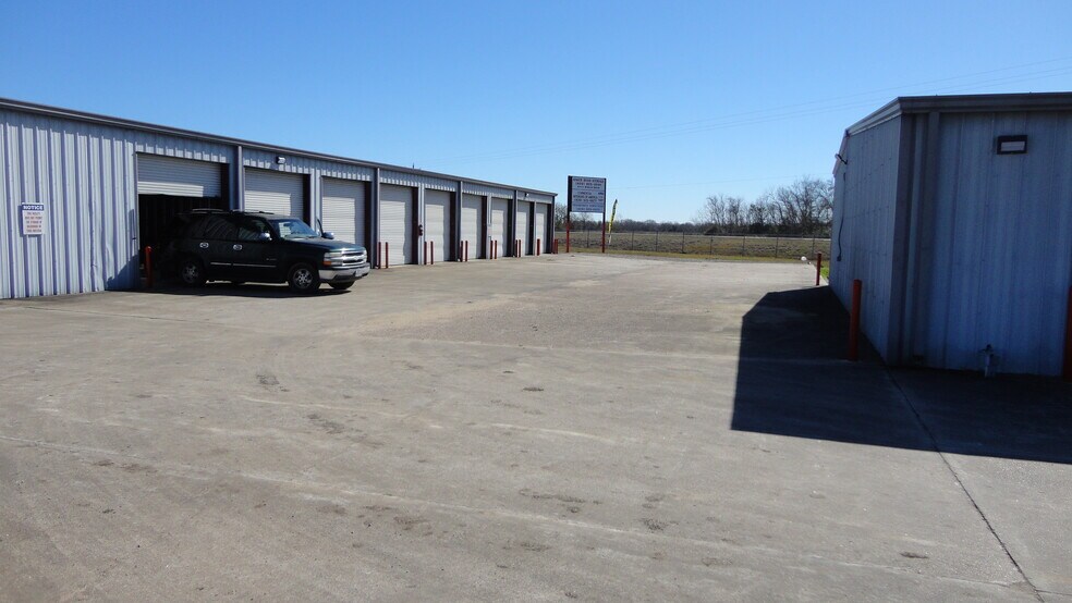 More Photos Of 8935 Baker St, Santa Fe Self Storage For Sale